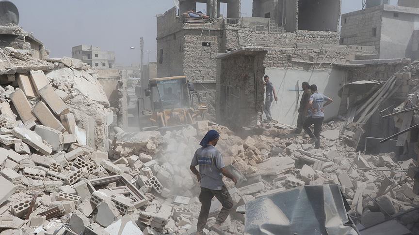 Rejim, Halep e bombayla saldırdı!